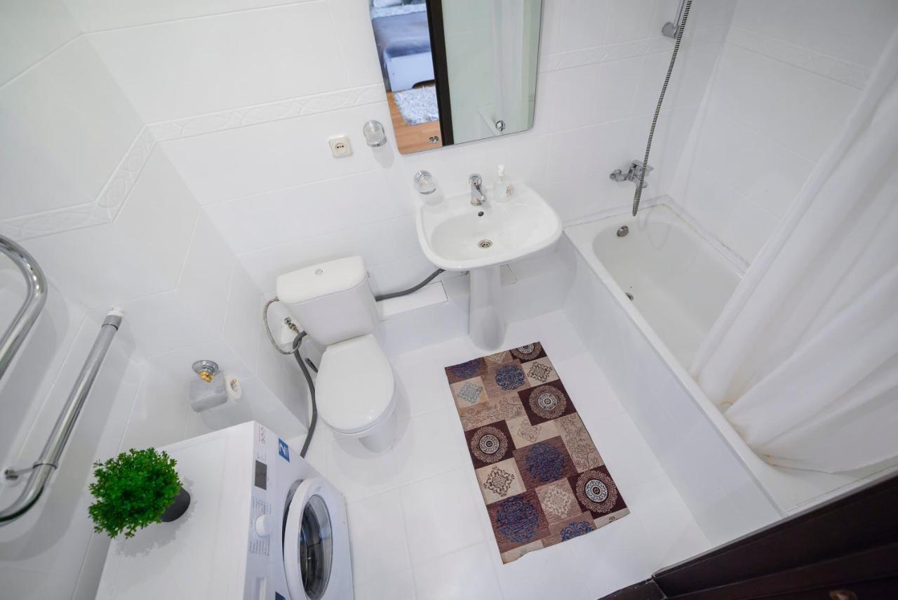 На Проспекте Ленина Apartment Almaty Bagian luar foto